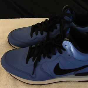 Nike Internationalist Mid Blue